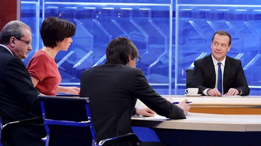 «Деньги есть»: самые яркие цитаты из интервью Медведева