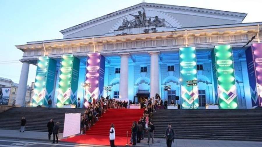 Мир зрителям, война пиратам