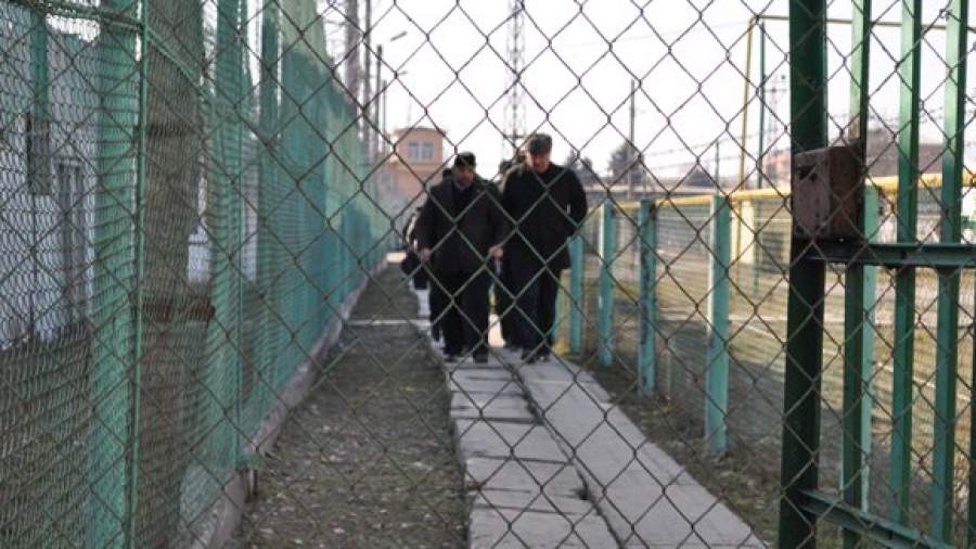 К мигрантам за решеткой найдут особый подход