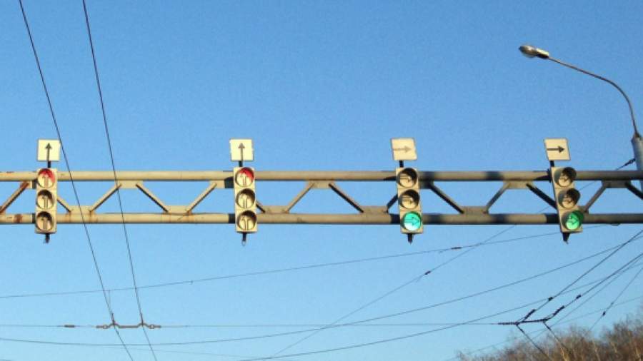 В Госдуме предложили вешать светофоры над каждой полосой