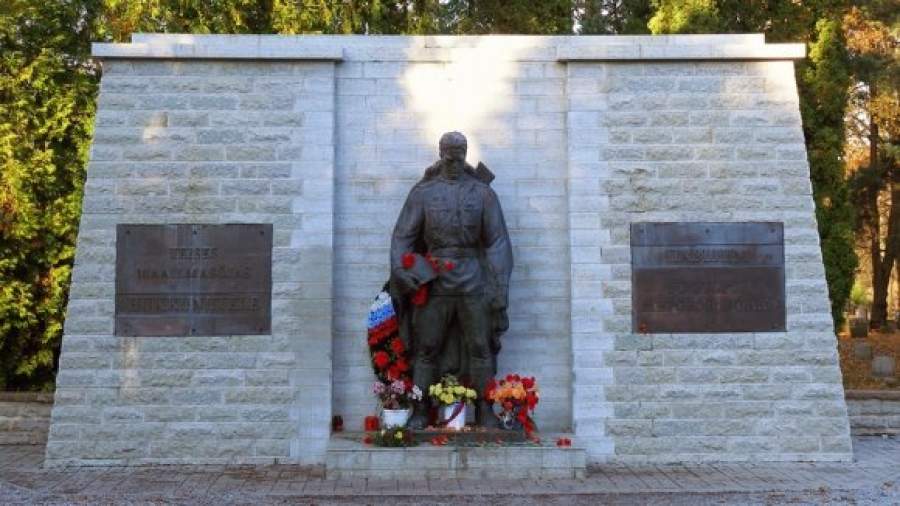 Эстония не хочет платить защитникам Бронзового солдата