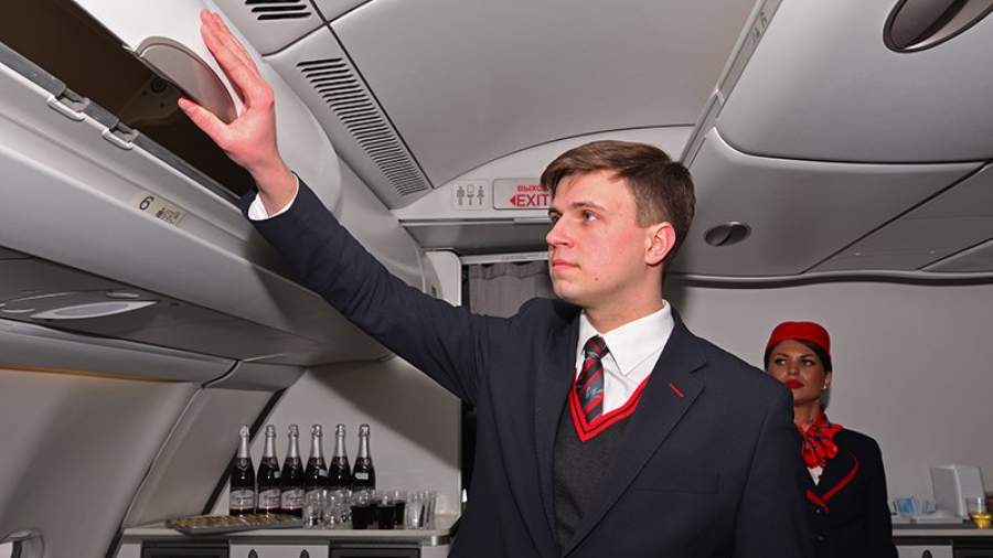 Бортпроводников «приземляют» из-за избыточного веса