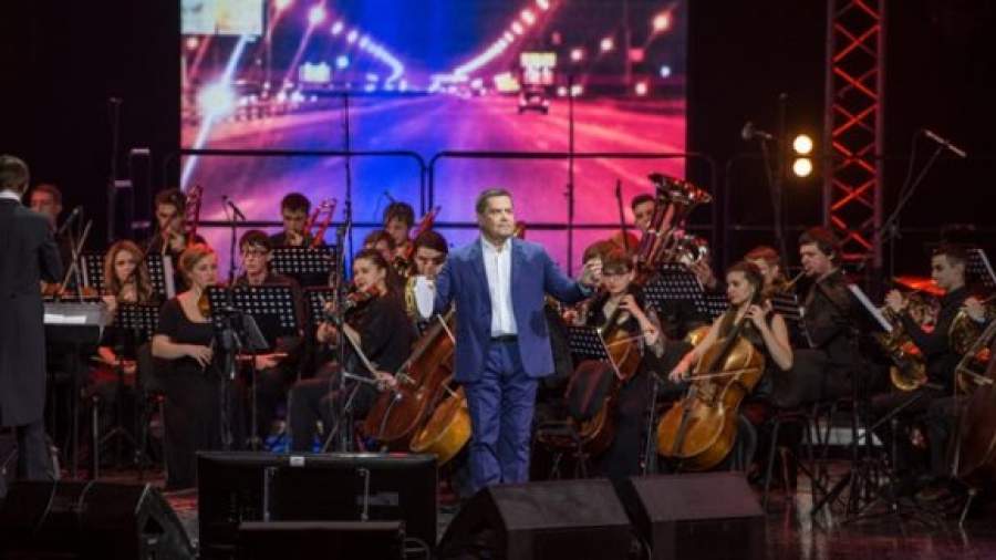 Хиты группы «Любэ» исполнили семитысячным хором