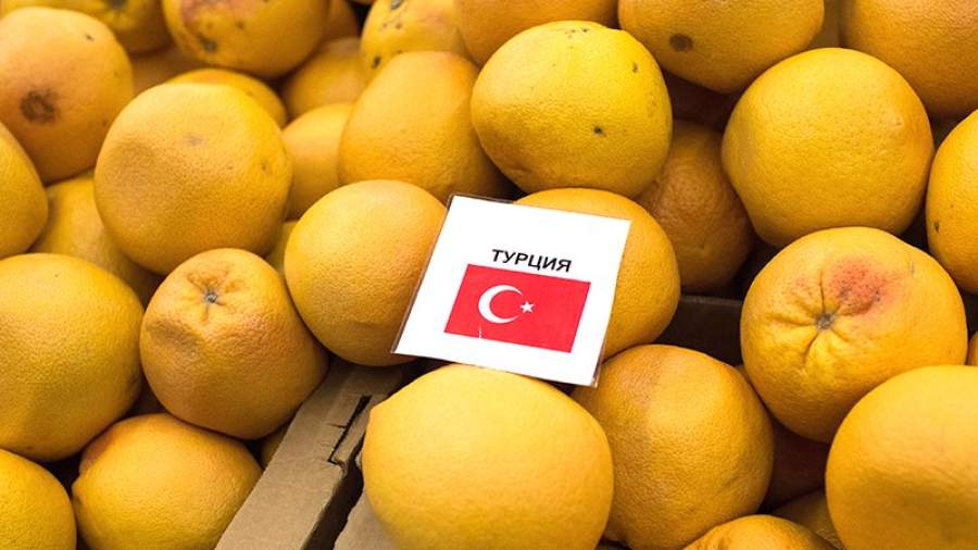 Турецкие фрукты сбили цены