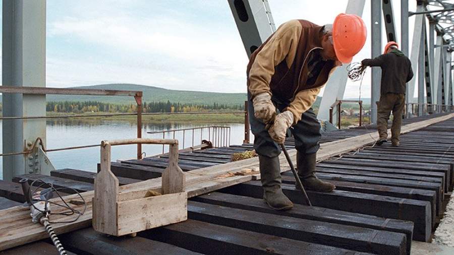 Российско-китайский мост через реку Амур готов на 50%