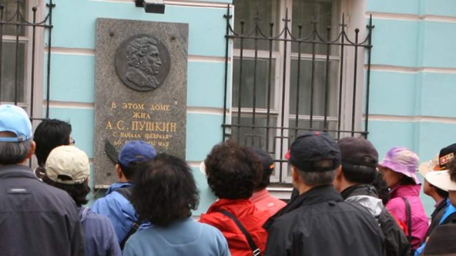 Минкультуры просят поднять стоимость билетов в музеи для иностранцев