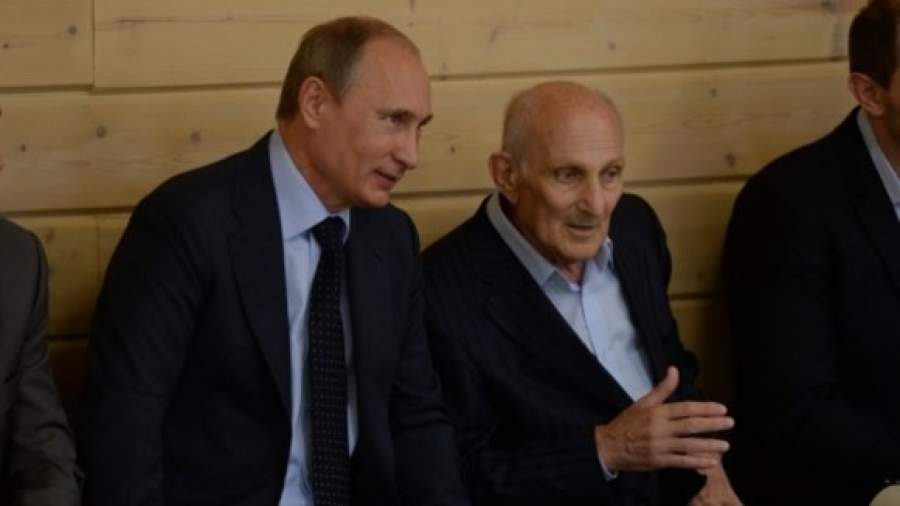 В Петербурге появится сквер в память о тренере Владимира Путина