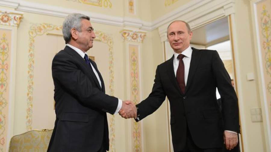 Армянский президент протянул руку России через головы своего окружения