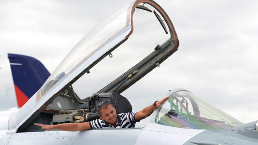 Авиационных специалистов обучат за границей за госсчет