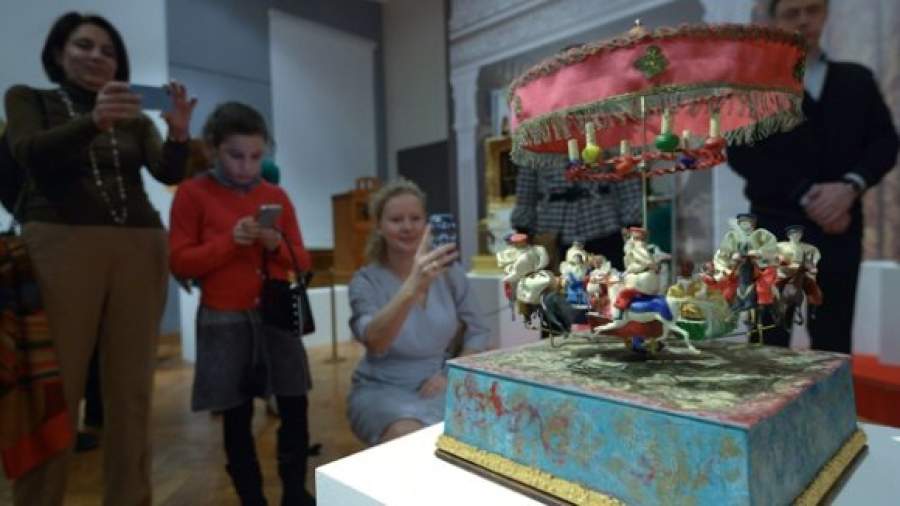 «Танец дворцовых кукол» объединил зверей, птиц и балерин