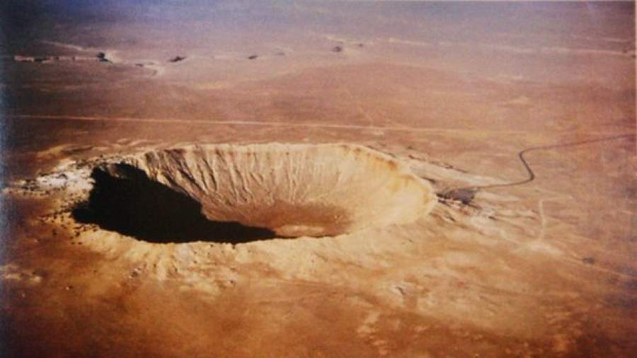 Жизнь в землю мог вколотить только метеорит