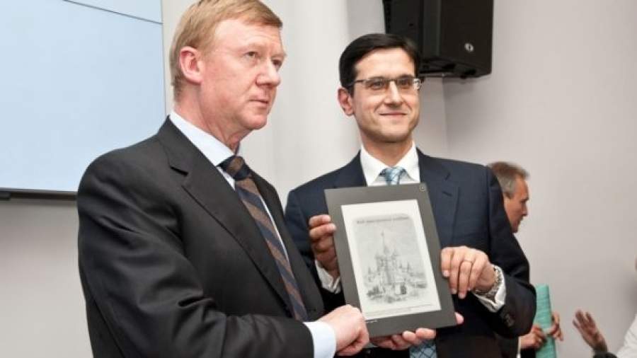 Электронный учебник можно скручивать в трубочку