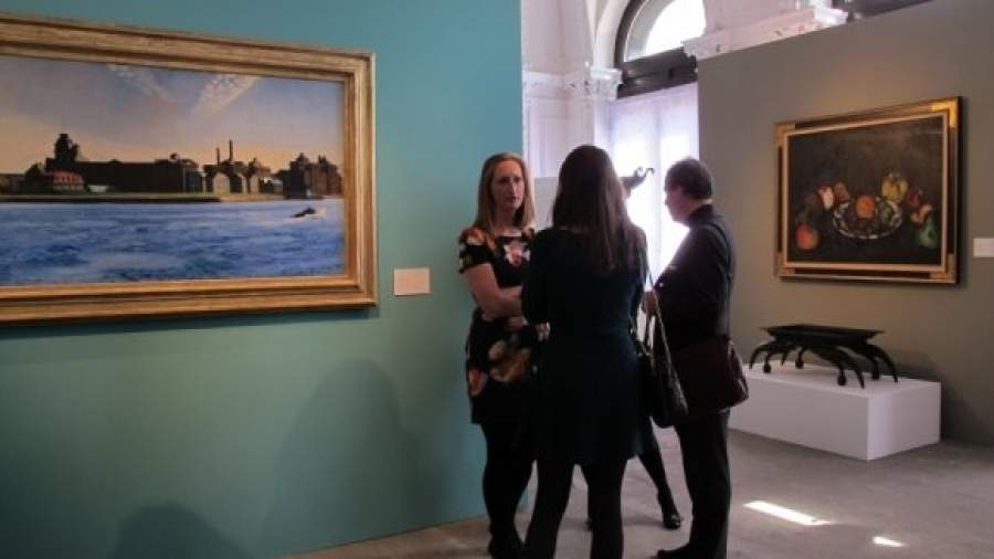 Забавный Пуссен встретился с суровым Рерихом