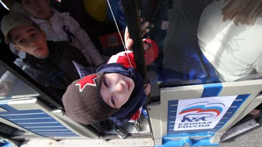 Единороссы берут шефство над детскими домами