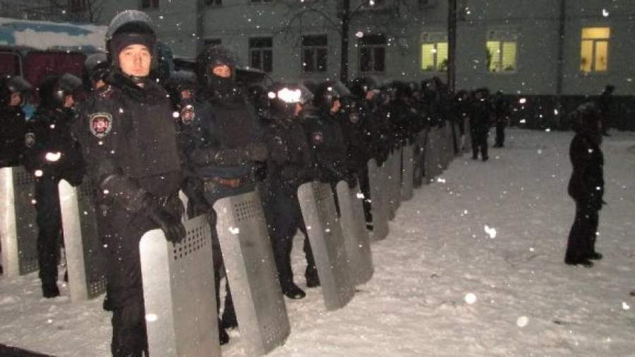 Майдан в осаде, митингующих теснят с баррикад