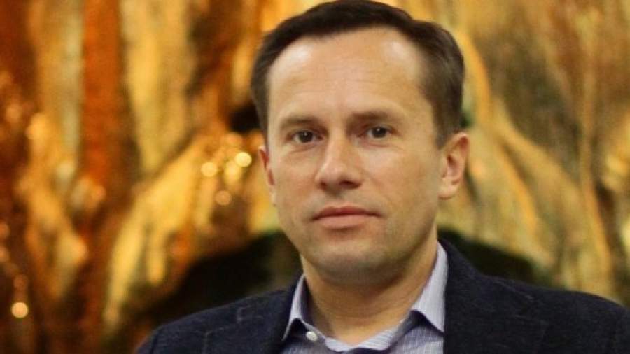 Единоросс разрезал партбилет ножницами и перешел к Прохорову