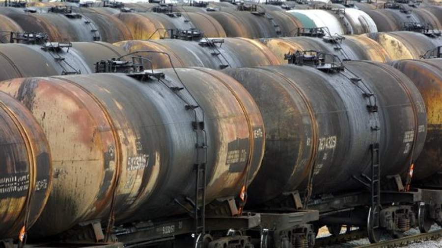 Биржа оштрафует нефтяников за просрочки поставок бензина