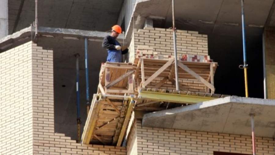 Иностранцев научат строить в России