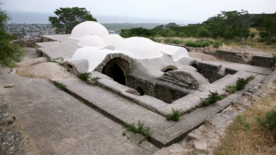 Наводнение в Дербенте повредило древнюю крепость-памятник Нарын-Кала