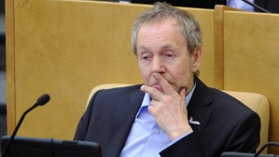 Единороссы ограничат зарплаты топ-менеджерам