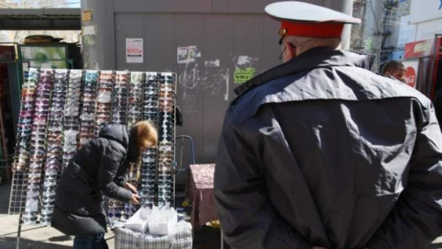 Полицейские получат темные очки с символикой МВД 