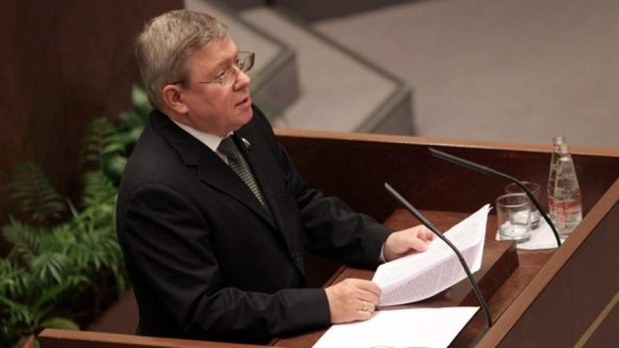 Сенатор предложил ставить отметки о здоровье в паспортах