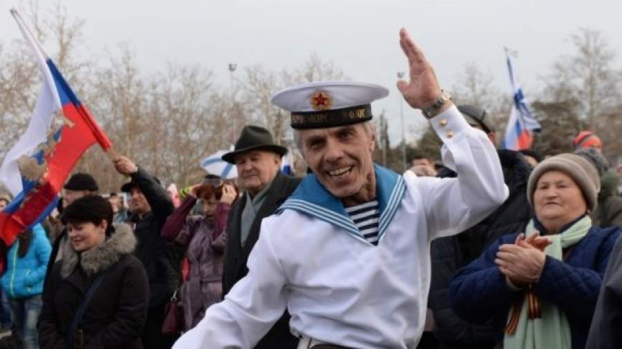 Премьера просят обеспечить жильем ветеранов Крыма и Севастополя