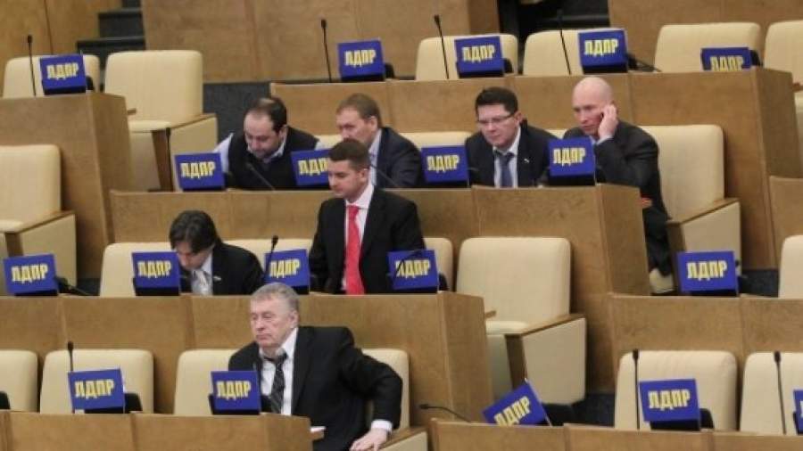 ЛДПР хочет давать гражданство иностранкам, родившим от россиян