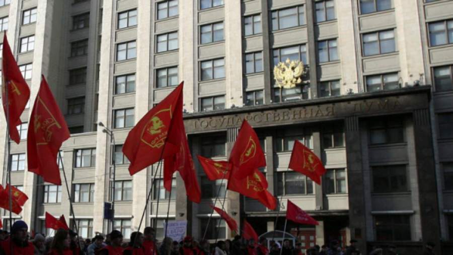 Коммунисты пригрозили Чубайсу и Кириенко снижением зарплаты