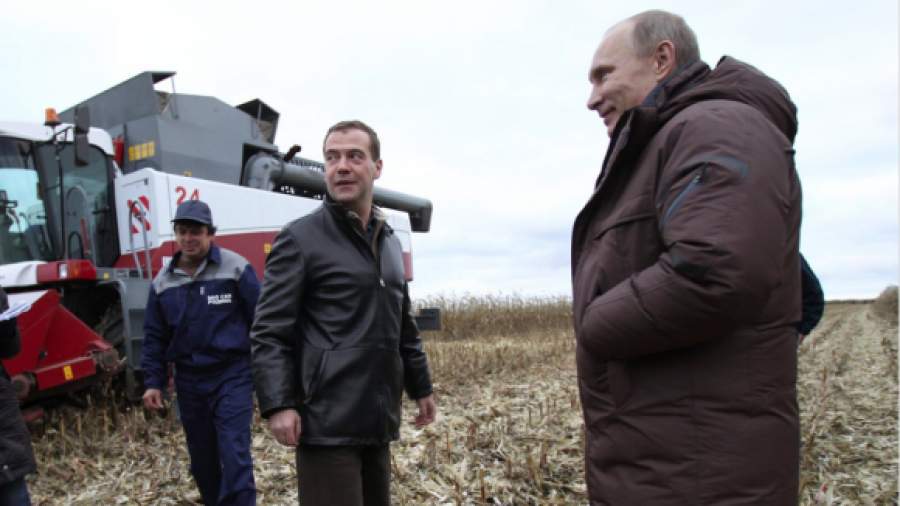 Продажи комбайнов, которые тестировали Путин и Медведев, упали вдвое