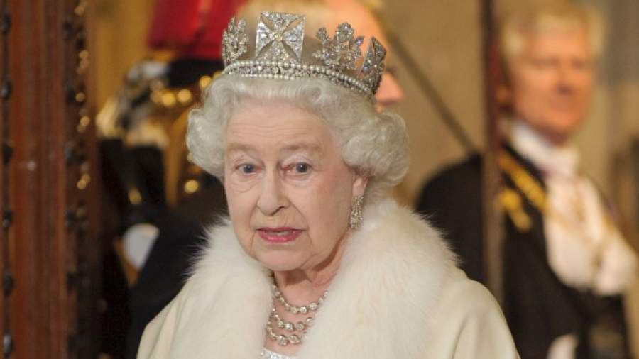 Королева Великобритании решила не быть в европейском тренде