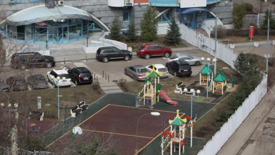 Спортивные площадки около домов закроют на ночь