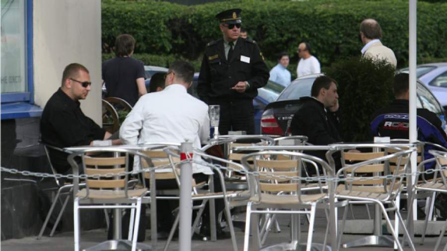 Самовольные летние кафе демонтируют в течение недели