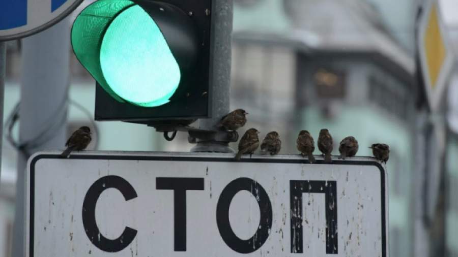 В Москве продолжают работать 150 бесхозных светофоров