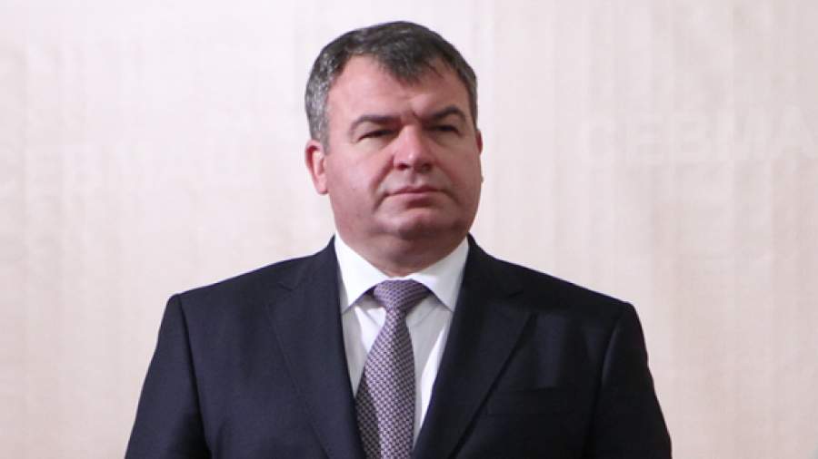 Сердюков попадает под амнистию при любом деле