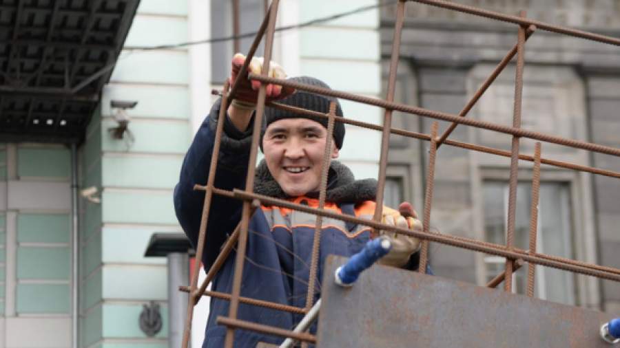 Власти Подмосковья проверят сколько платят мигрантам на руки