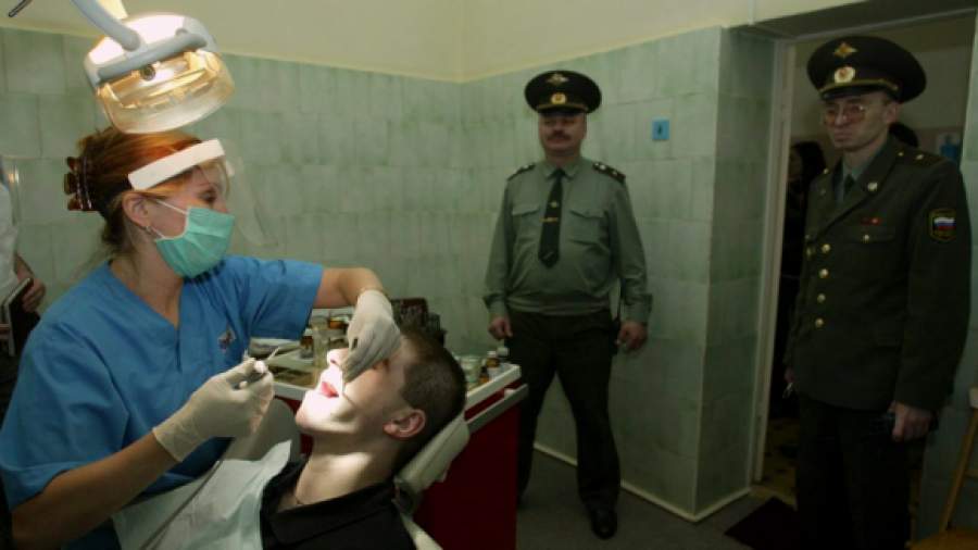 ФСИН просят допустить в изоляторы платную медицину