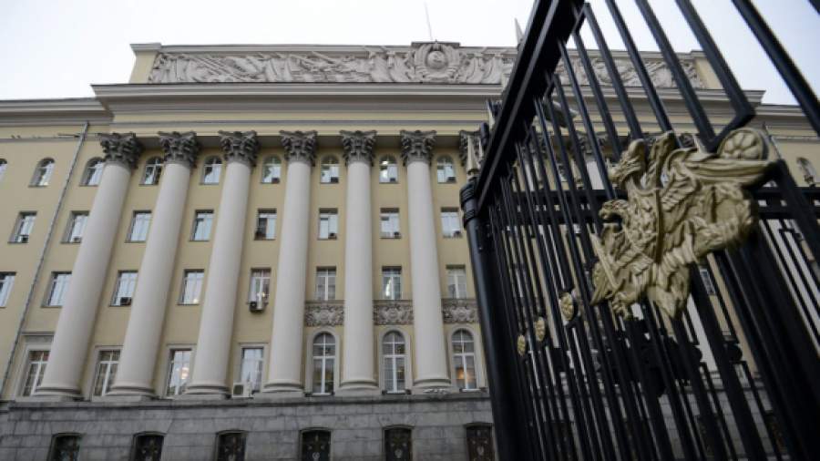 Бывших чиновников Минобороны задержали за взятку