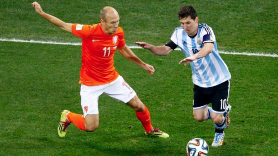 Командный футбол оставил в тени Месси и Роббена