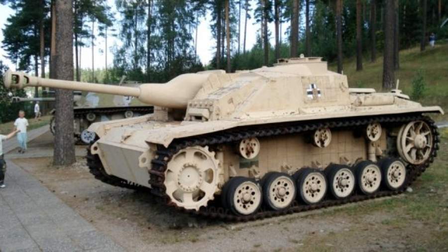 МВД пересчитает пушки, танки и самолеты  