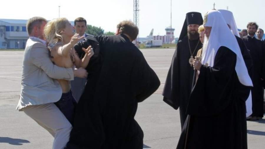 В Киеве патриарха встретили колокола и провокации