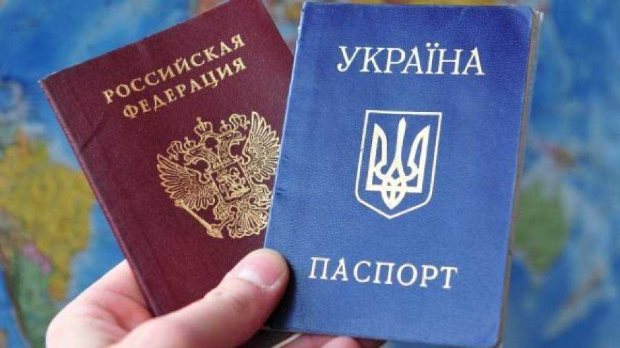 Чиновников обяжут сообщать о двойном гражданстве жен и детей