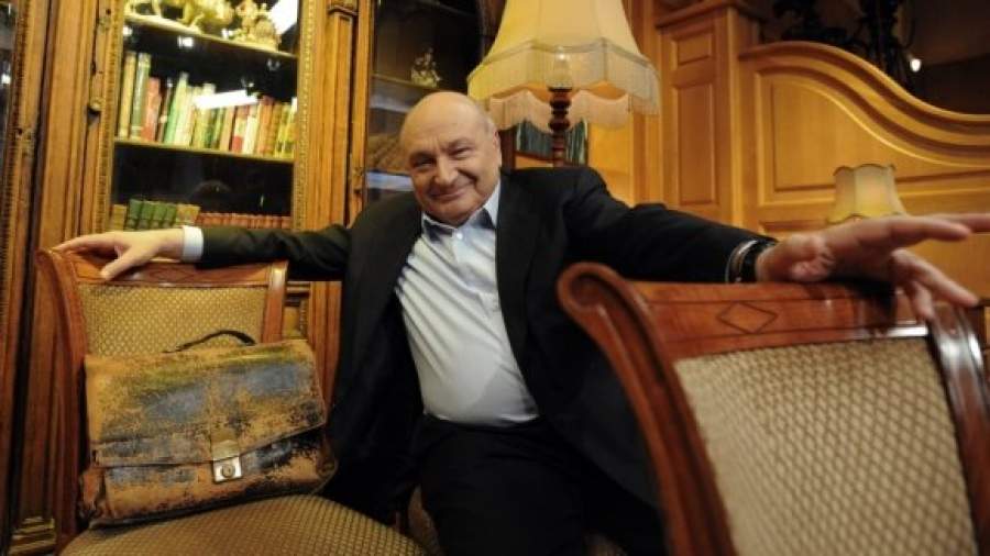 Жванецкий подал в суд на издателей