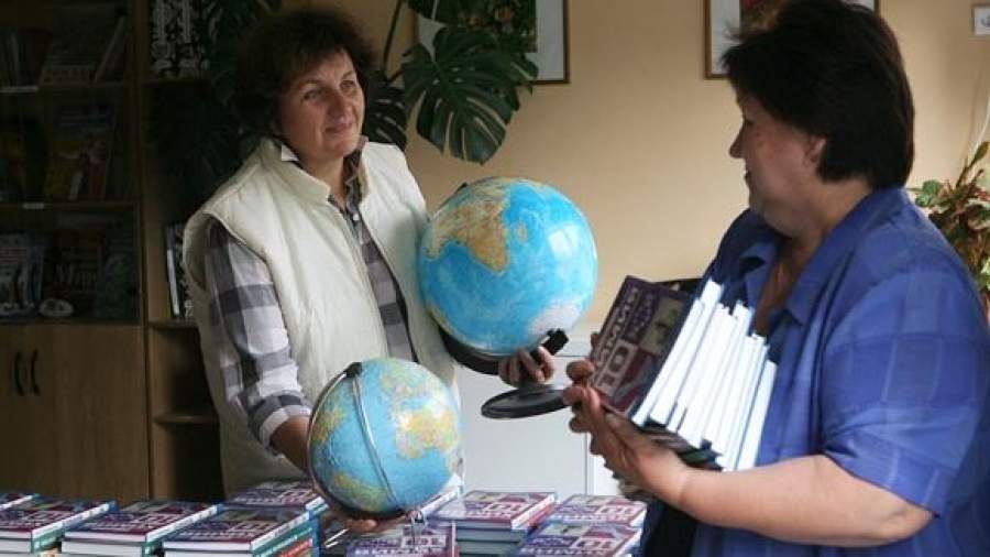 Первого сентября учителям повысят зарплаты. Но не всем