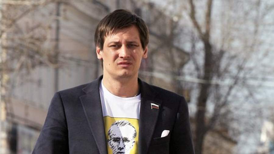 Единороссов накажут за американские контакты