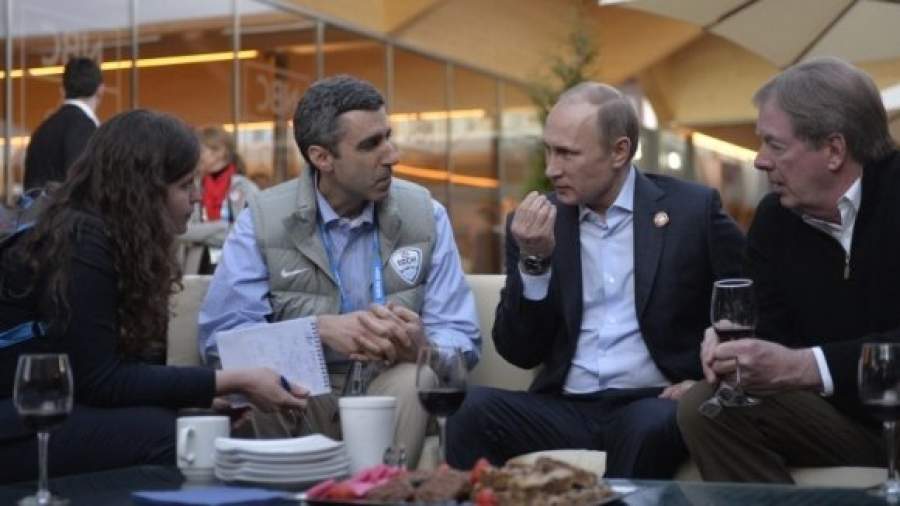 Владимир Путин пообщался с болельщиками США и Канады