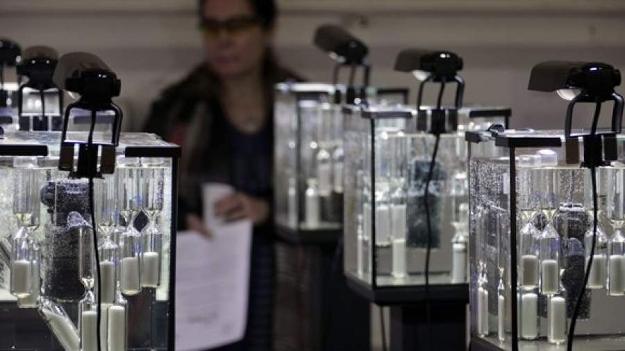 На «Фабрике» производят часы и минуты