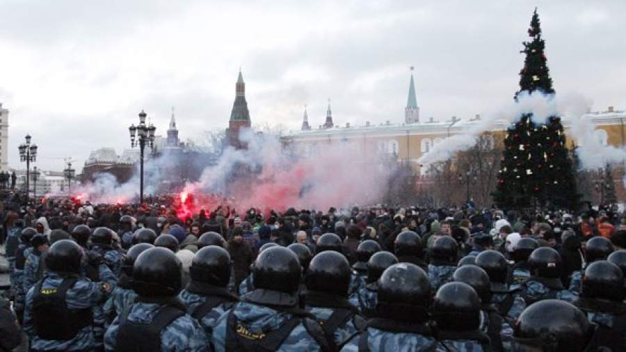 28 декабря 2010 год. Манежная площадь 2010 революция. Беспорядки на Манежной площади 2010. Митинг на Манежной площади 1991. 11.12.2010 Манежная площадь.