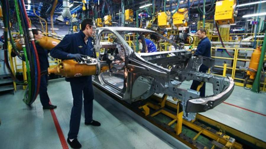 «АвтоВАЗ» останавливает конвейер на три недели