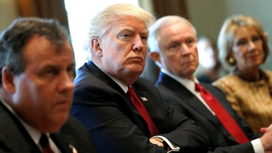 Дональд Трамп без 500 сотрудников